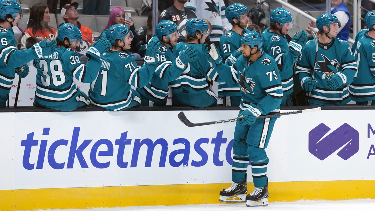 Ryan Reaves shares an inside look at undefeated Sharks' NHL-exclusive fantasy football league