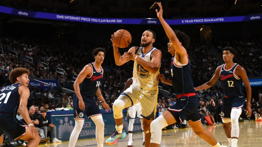 SAN FRANCISCO, CA – OCTOBER 17: Stephen Curry #30 of the Golden State Warriors drives to the basket during the game against the LA Clippers  during a preseason game on October 17, 2025 at Chase Center in San Francisco, California. NOTE TO USER: User expressly acknowledges and agrees that, by downloading and or using this photograph, user is consenting to the terms and conditions of Getty Images License Agreement. Mandatory Copyright Notice: Copyright 2025 NBAE (Photo by Noah Graham/NBAE via Getty Images)