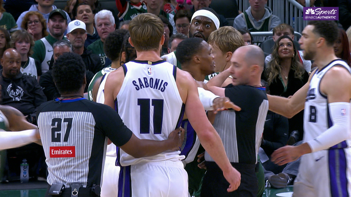 Watch Bobby Portis shove Kings star Domantas Sabonis in back – NBC Sports  Bay Area & California