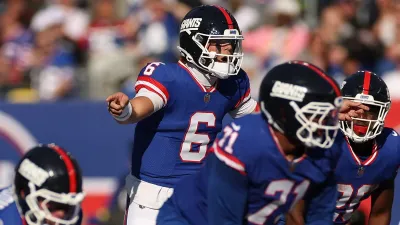 EAST RUTHERFORD, NEW JERSEY – NOVEMBER 02: Jaxson Dart #6 of the New York Giants calls out at the line of scrimmage during the first half of the game against the San Francisco 49ers at MetLife Stadium on November 02, 2025 in East Rutherford, New Jersey. (Photo by Sarah Stier/Getty Images)