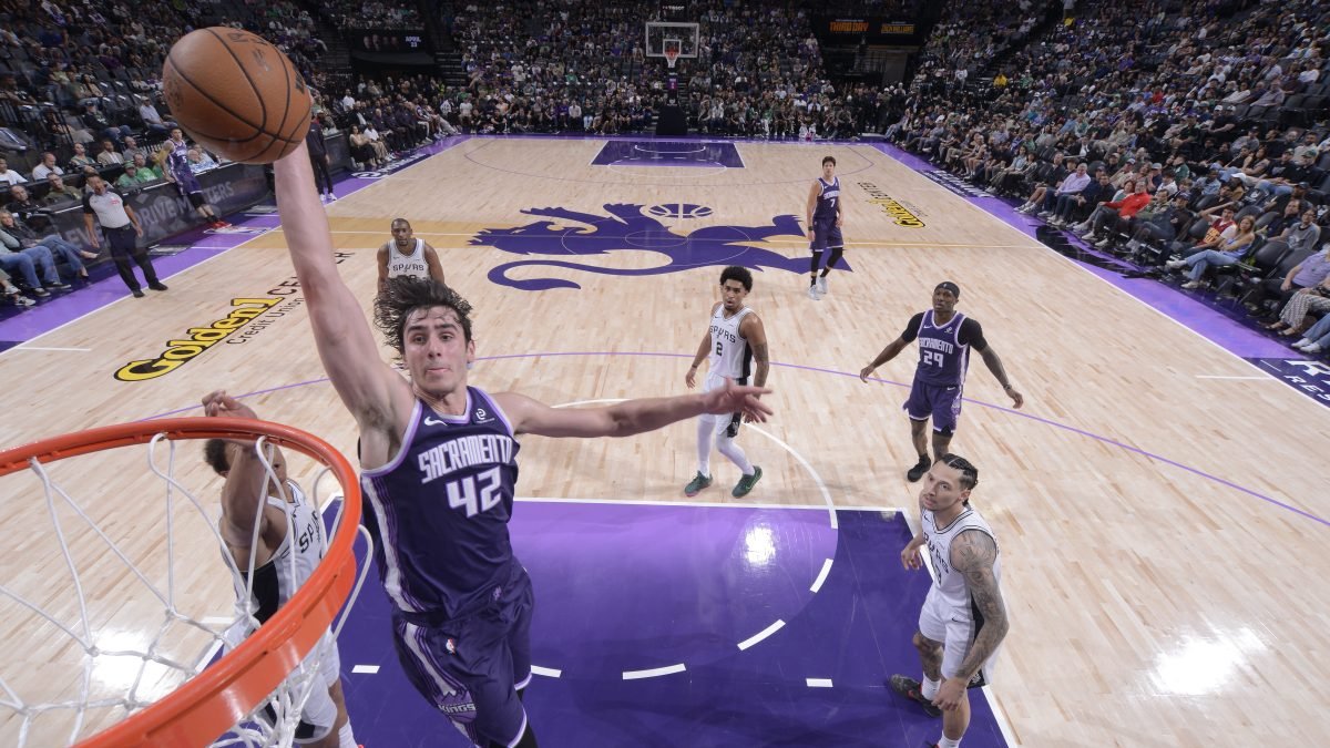 Maxime Raynaud of the Sacramento Kings shooting during a game
