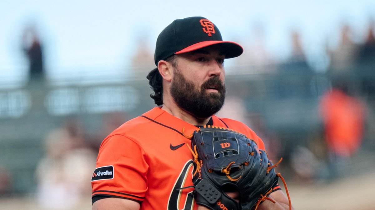 Padres Acquire Robbie Ray From Giants to Bolster Injury-Hit Rotation