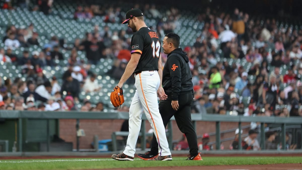 Giants lose starting pitcher to an apparent arm injury for second consecutive game vs. Reds