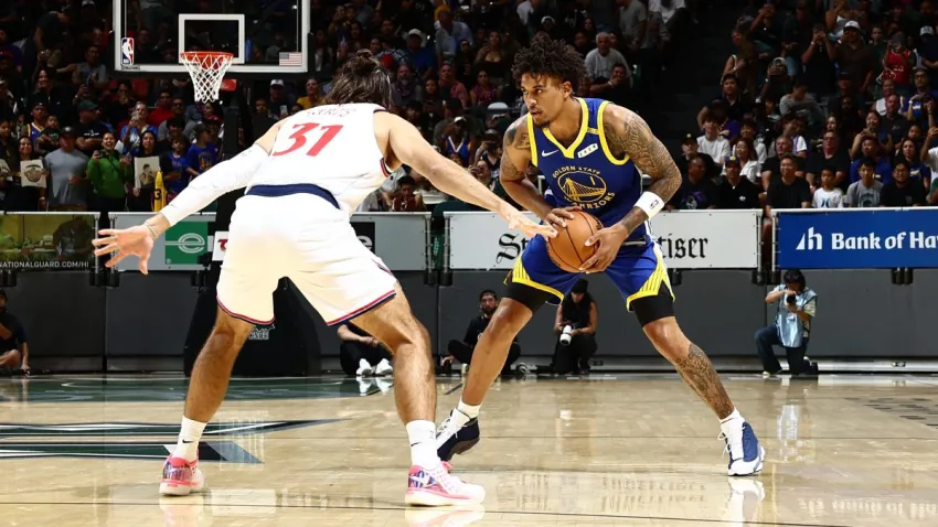 HONOLULU, HI – OCTOBER 4: Yaxel Lendeborg #1 of the Golden State Warriors looks to pass the ball during the game against the LA Clippers during the 2026 NBA Preseason game on October 4, 2026 at Bankoh Arena at Stan Sheriff Center in Honolulu, Hawaii. NOTE TO USER: User expressly acknowledges and agrees that, by downloading and or using this Photograph, user is consenting to the terms and conditions of the Getty Images License Agreement. Mandatory Copyright Notice: Copyright 2025 NBAE (Photo by Jay Metzger/NBAE via Getty Images)