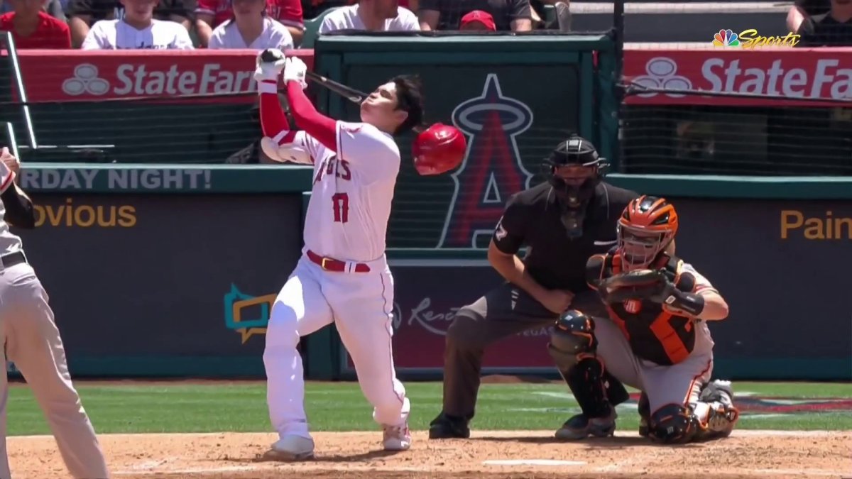 Shohei Ohtani loses helmet swinging through splitter from Kevin Gausman