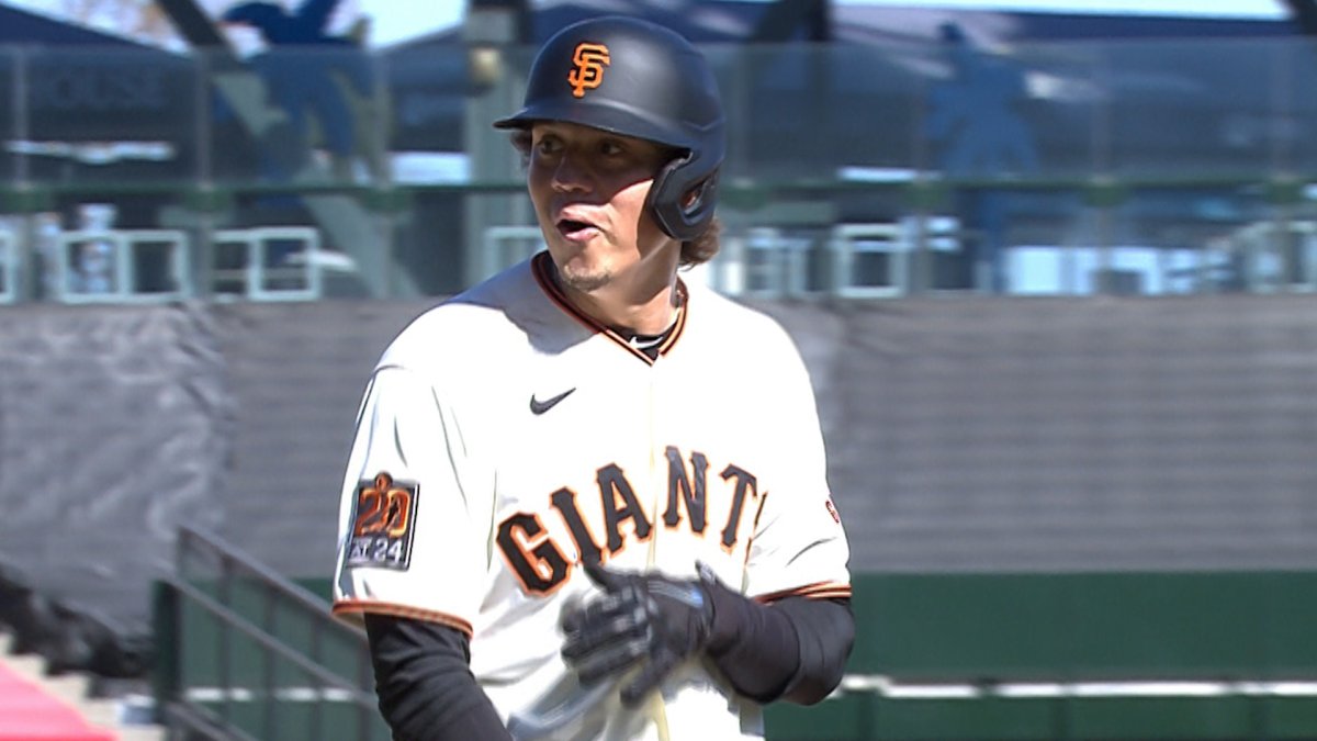Wilmer flores hits go ahead triple in giants 6 4 win vs mariners