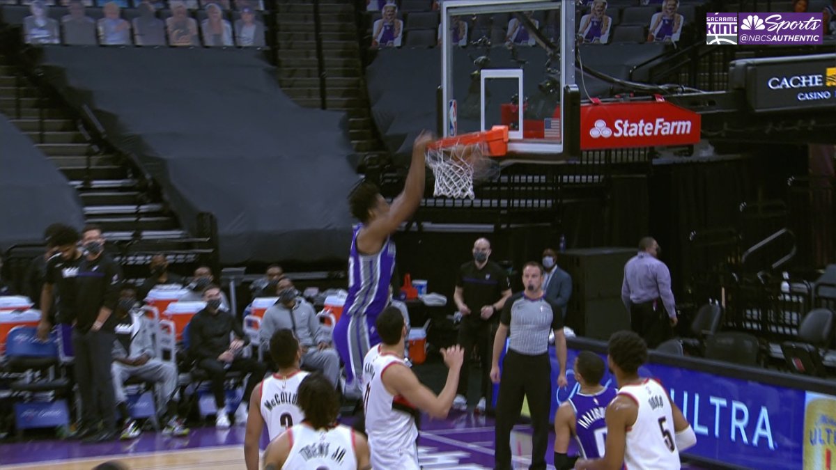 Tyrese Haliburton finds Hassan Whiteside, Marvin Bagley for alleyoops